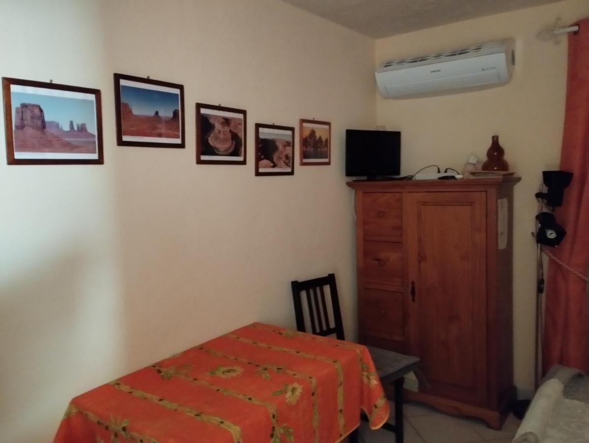 Bed and Breakfast L'Orangette Регюс Экстерьер фото